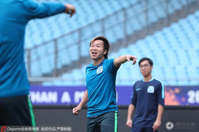 插图向影迷揭示了美国队长的盾牌是如何被灭霸摧毁的：它不是被撕成两半，而是被灭霸一拳打穿